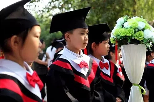 放飛夢想 成就未來——新天際麗都幼兒園畢業(yè)典禮