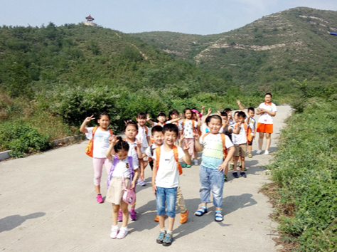 新天際幼兒園福康園2016屆畢業(yè)爬山闖關(guān)