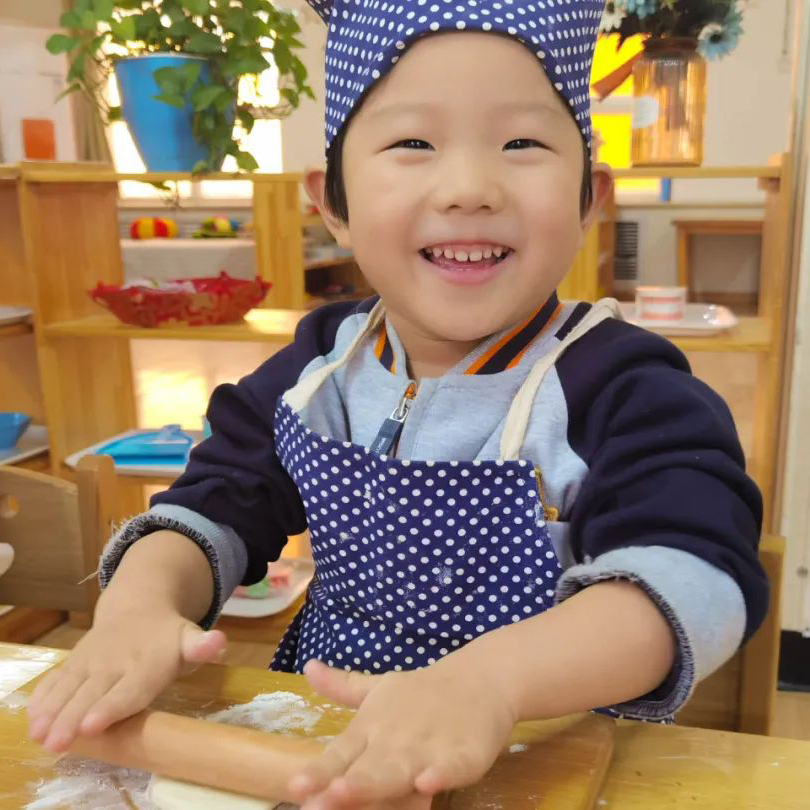 冬至大如年，人間小團(tuán)圓！新天際幼兒園包餃子啦~